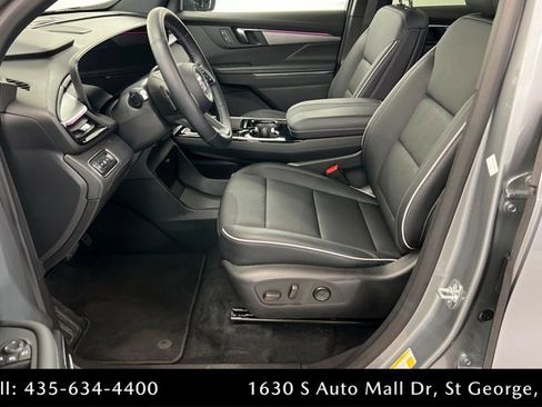 Used 2025 Buick Enclave Preferred image 17