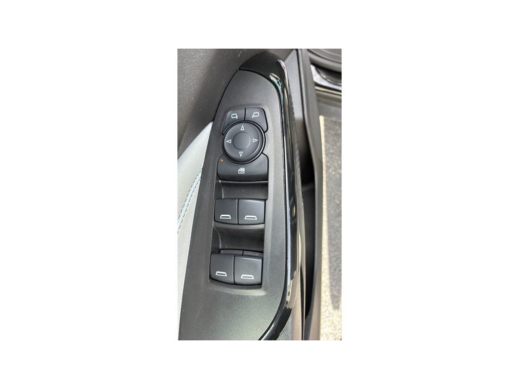 Used 2025 Chevrolet Trax LT FWD image 12