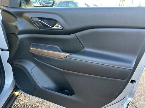 Used 2018 GMC Acadia SLE w/ LPO, Floor Liner Package image 17