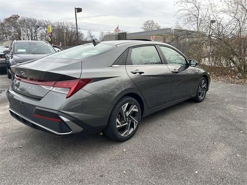 Certified 2024 Hyundai Elantra SEL w/ Convenience Package image 3