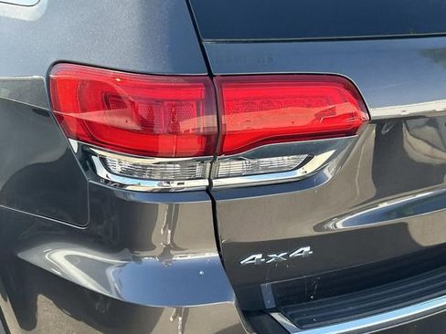 Used 2019 Jeep Grand Cherokee Overland w/ Interior Metal Package AWD/4WD image 9
