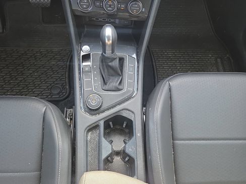 Used 2019 Volkswagen Tiguan SE w/ Panoramic Sunroof Package AWD/4WD image 17
