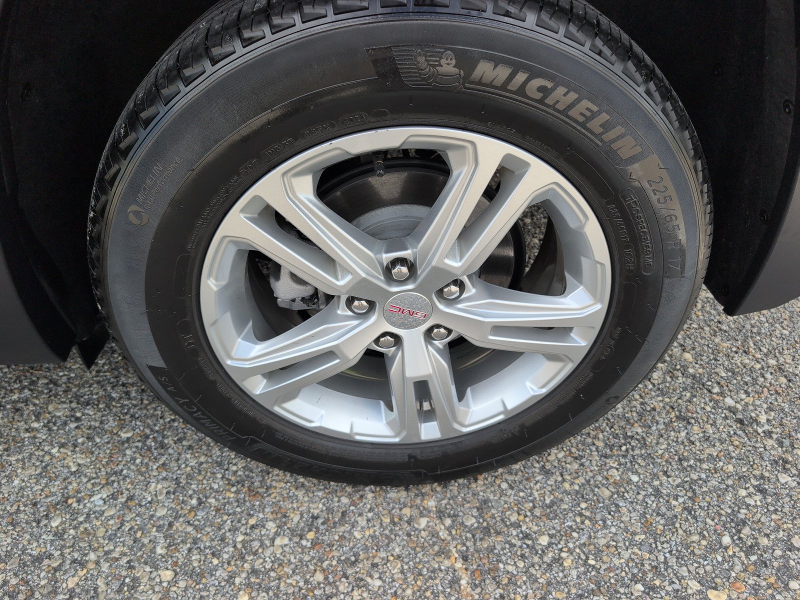Used 2024 GMC Terrain SLE w/ Driver Convenience Package FWD image 4