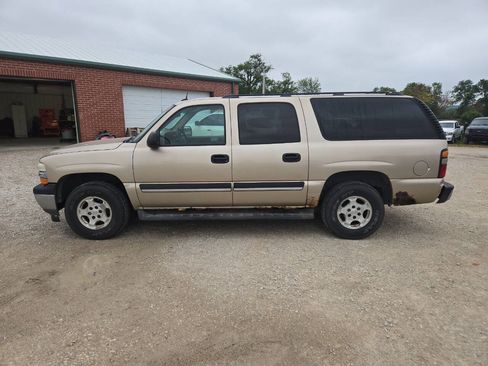 Used 2005 Chevrolet Suburban LS RWD image 5
