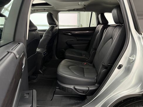 Used 2021 Toyota Highlander Limited AWD/4WD image 19