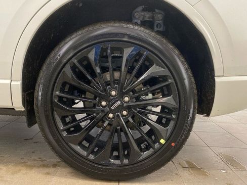 New 2025 Lincoln Corsair AWD w/ Equipment Group 101A image 24