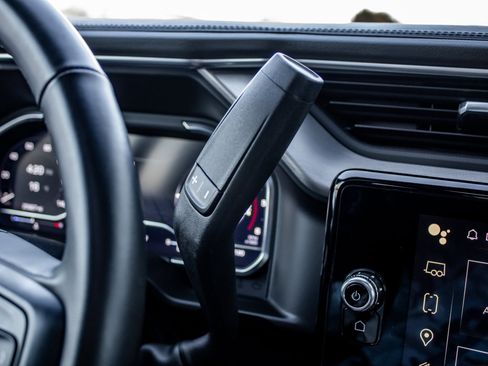 Used 2024 GMC Sierra 2500 Denali w/ Technology Package image 30