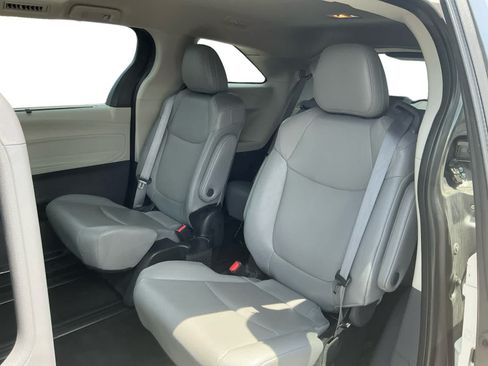 Used 2023 Toyota Sienna XLE AWD/4WD image 13