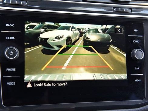 Certified 2023 Volkswagen Tiguan SE FWD image 12