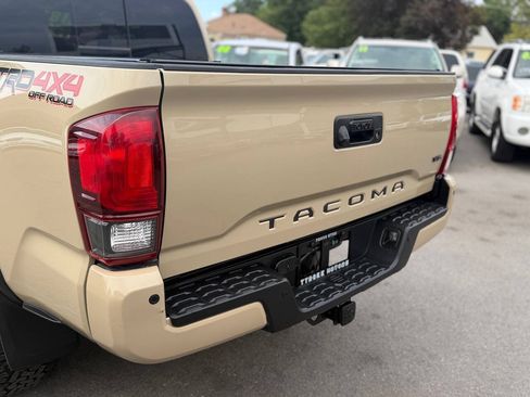 Used 2018 Toyota Tacoma TRD Off-Road w/ Technology Package AWD/4WD image 39