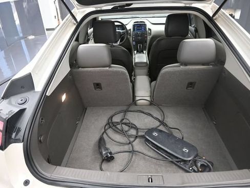 Used 2014 Chevrolet Volt Premium w/ Premium Trim Package FWD image 22