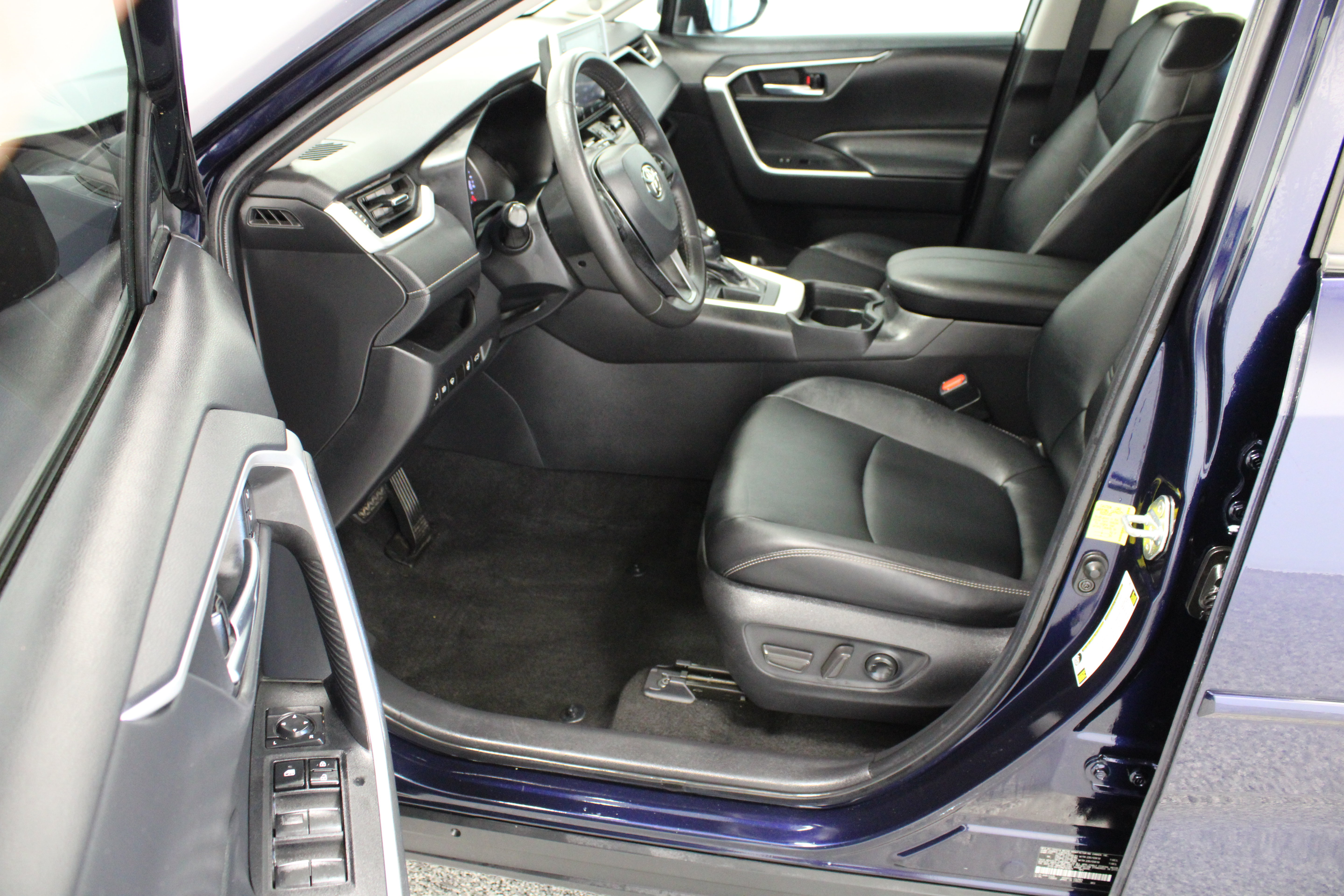 Used 2021 Toyota RAV4 XLE Premium FWD image 14