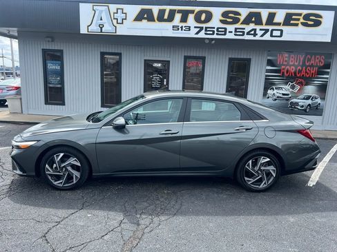 Used 2024 Hyundai Elantra Limited image 1