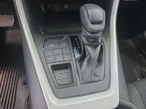 Used 2023 Toyota RAV4 LE AWD/4WD image 22