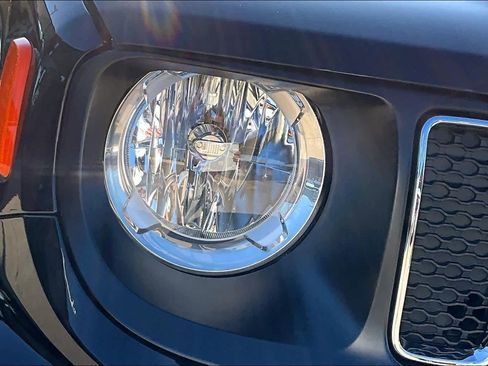 Used 2020 Jeep Renegade Latitude w/ Popular Equipment Group image 24