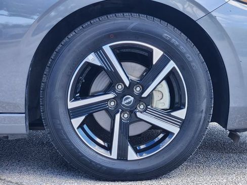 Used 2025 Nissan Sentra SV FWD image 11