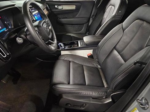 Used 2023 Volvo XC40 B5 Plus w/ Protection Package Premier image 17