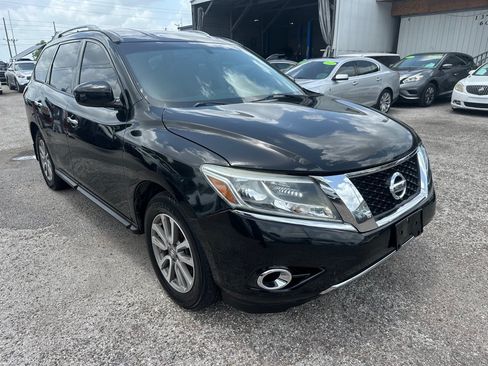 Used 2015 Nissan Pathfinder SV FWD image 1