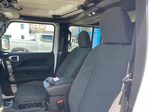 Used 2024 Jeep Wrangler Unlimited Sahara AWD/4WD image 16