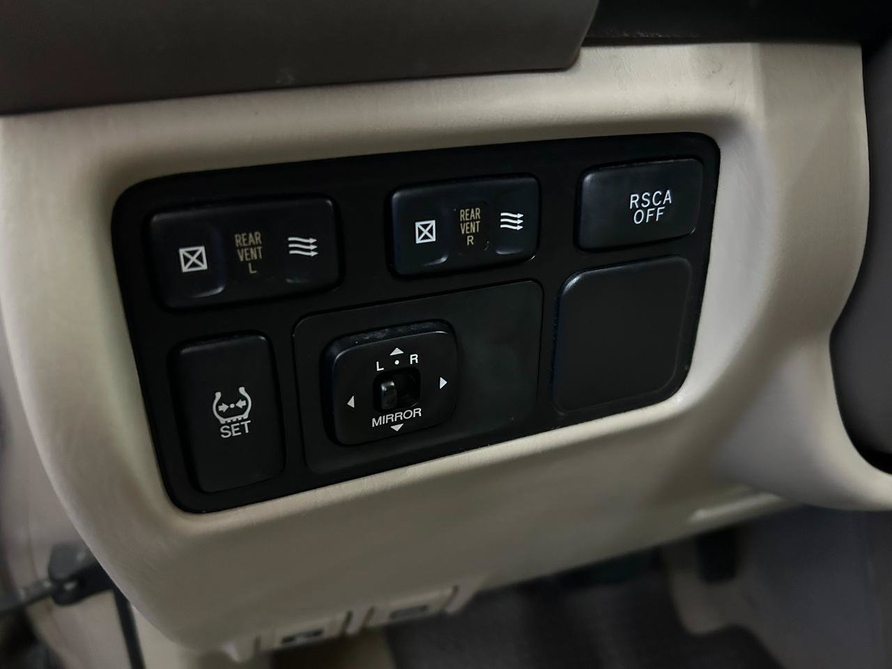 Used 2006 Toyota Land Cruiser AWD/4WD image 17