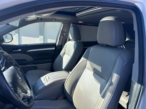 Used 2018 Toyota Highlander XLE AWD/4WD image 10