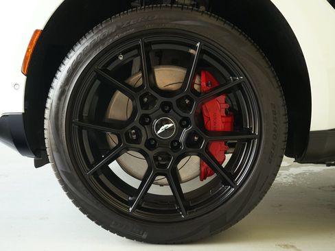 Used 2021 Aston Martin DBX AWD/4WD image 32