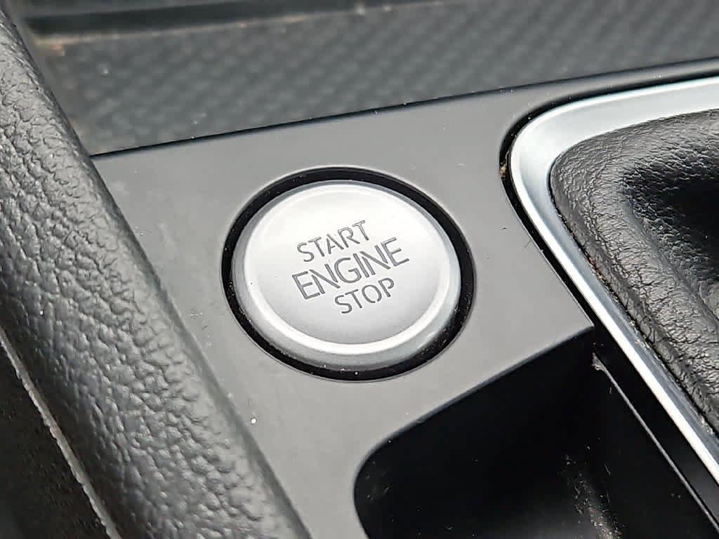 Used 2025 Volkswagen Jetta SE FWD image 21