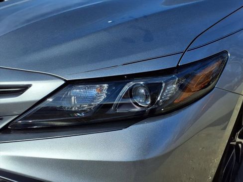 Used 2024 Toyota Camry SE image 33