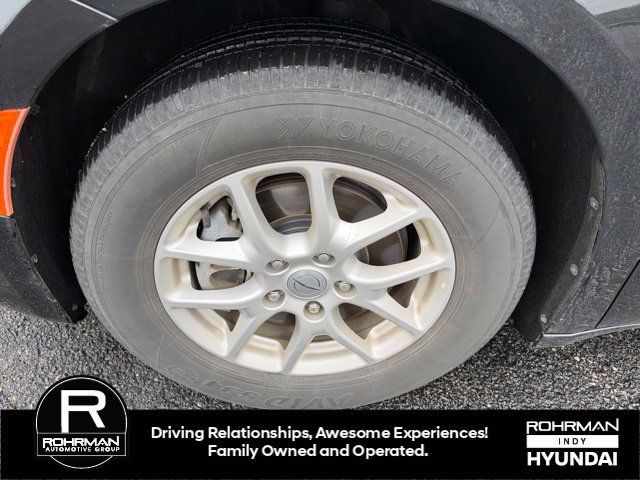 Used 2024 Chrysler Pacifica Touring-L FWD image 10