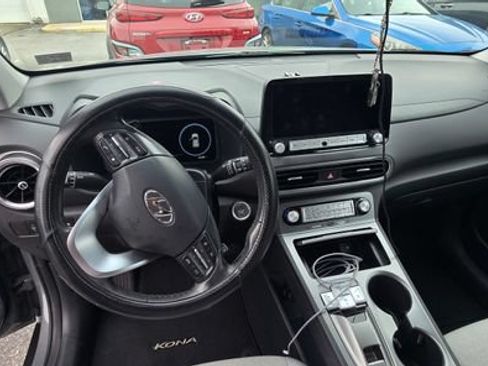 Used 2023 Hyundai Kona SEL w/ Cargo Package FWD image 3