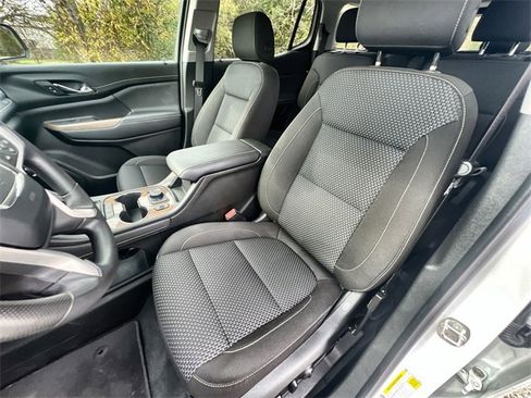 Certified 2023 GMC Acadia SLE w/ Driver Convenience Package image 18