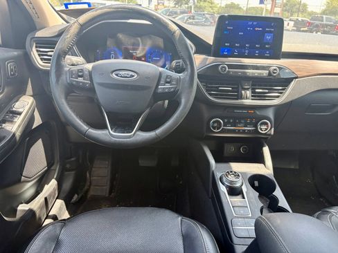 Used 2020 Ford Escape Titanium AWD/4WD image 9