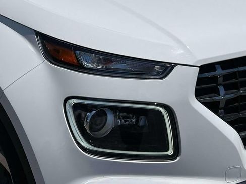 Used 2025 Hyundai Venue Limited FWD image 15