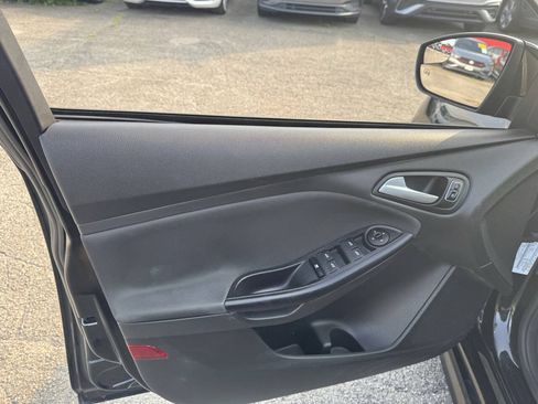 Used 2015 Ford Focus SE w/ SE Sport Package FWD image 21