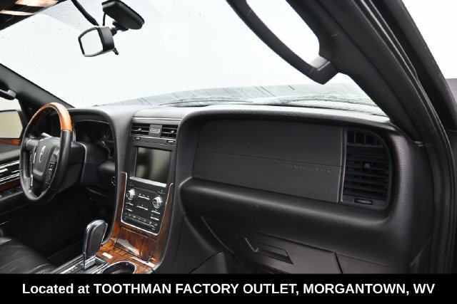Used 2015 Lincoln Navigator 2WD image 13