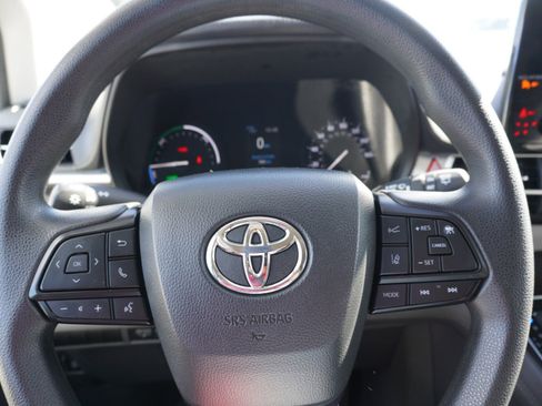Used 2024 Toyota Sienna LE image 24