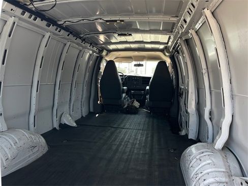 Used 2022 Chevrolet Express 2500 Extended w/ Driver Convenience Package image 18