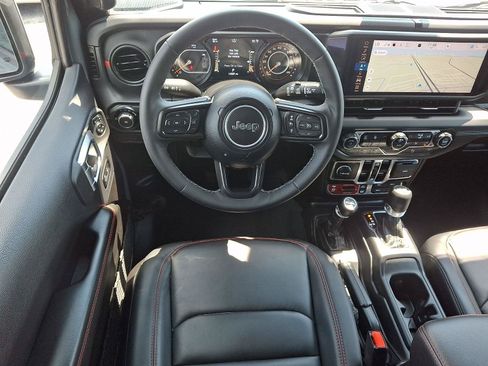 Used 2025 Jeep Wrangler Unlimited Rubicon AWD/4WD image 11