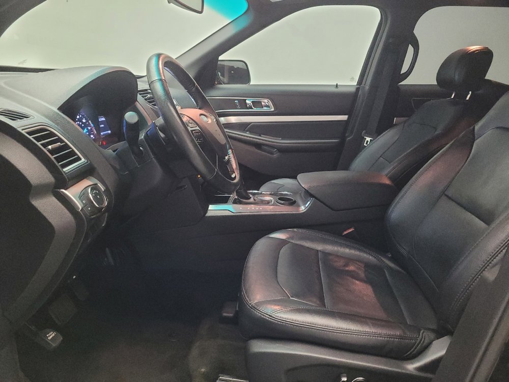 Used 2017 Ford Explorer XLT w/ Equipment Group 202A FWD image 17