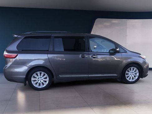 Used 2016 Toyota Sienna Limited Premium image 6