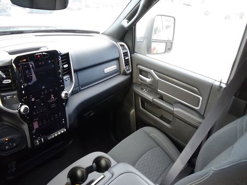 Certified 2026 RAM 2500 Big Horn AWD/4WD image 13