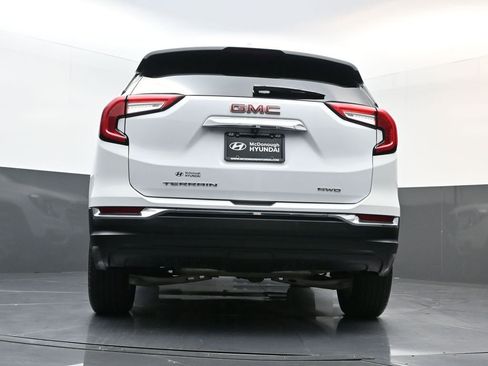 Used 2023 GMC Terrain SLT image 24