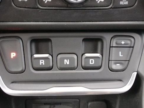 Used 2021 GMC Terrain SLE w/ Driver Convenience Package image 8