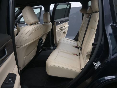 Used 2024 Jeep Grand Cherokee Limited AWD/4WD image 13