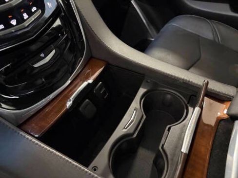 Used 2016 Cadillac Escalade Luxury AWD/4WD image 10
