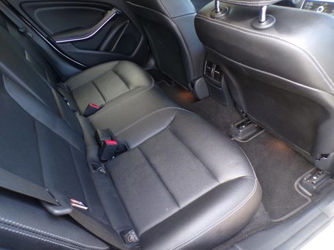 Used 2019 Mercedes-Benz GLA 250 GLA 250 4dr SUV image 9