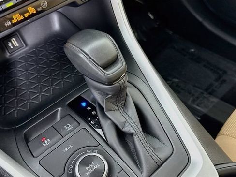 Certified 2025 Toyota RAV4 LE AWD/4WD image 18