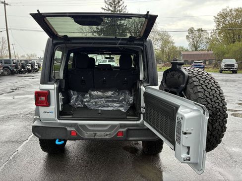 New 2023 Jeep Wrangler Unlimited Rubicon 4xe w/ Cold Weather Group AWD/4WD image 10