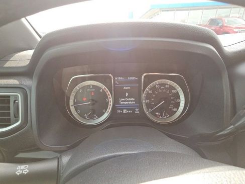 Used 2019 Nissan Titan SV w/ SV Convenience Package image 19