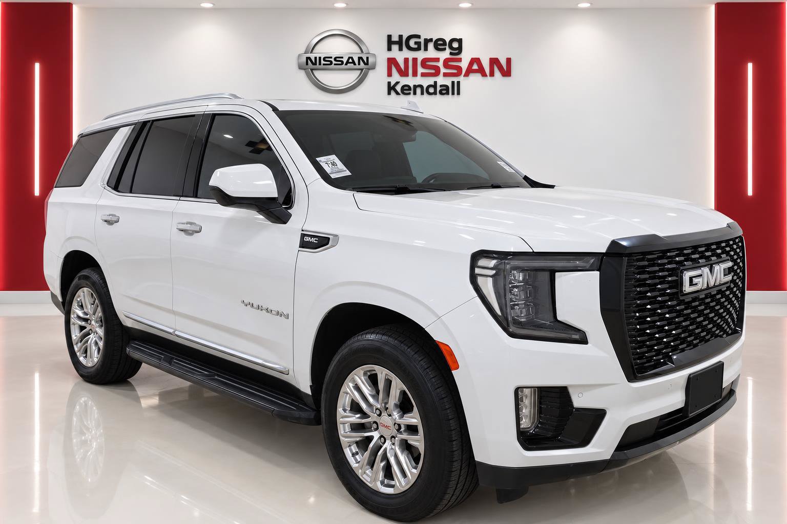 Used 2021 GMC Yukon SLT AWD/4WD image 3